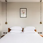 Rustic And Contemporary Haven In Brixton