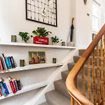 Rustic And Contemporary Haven In Brixton