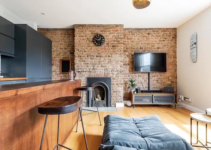 Rustic And Contemporary Haven In Brixton