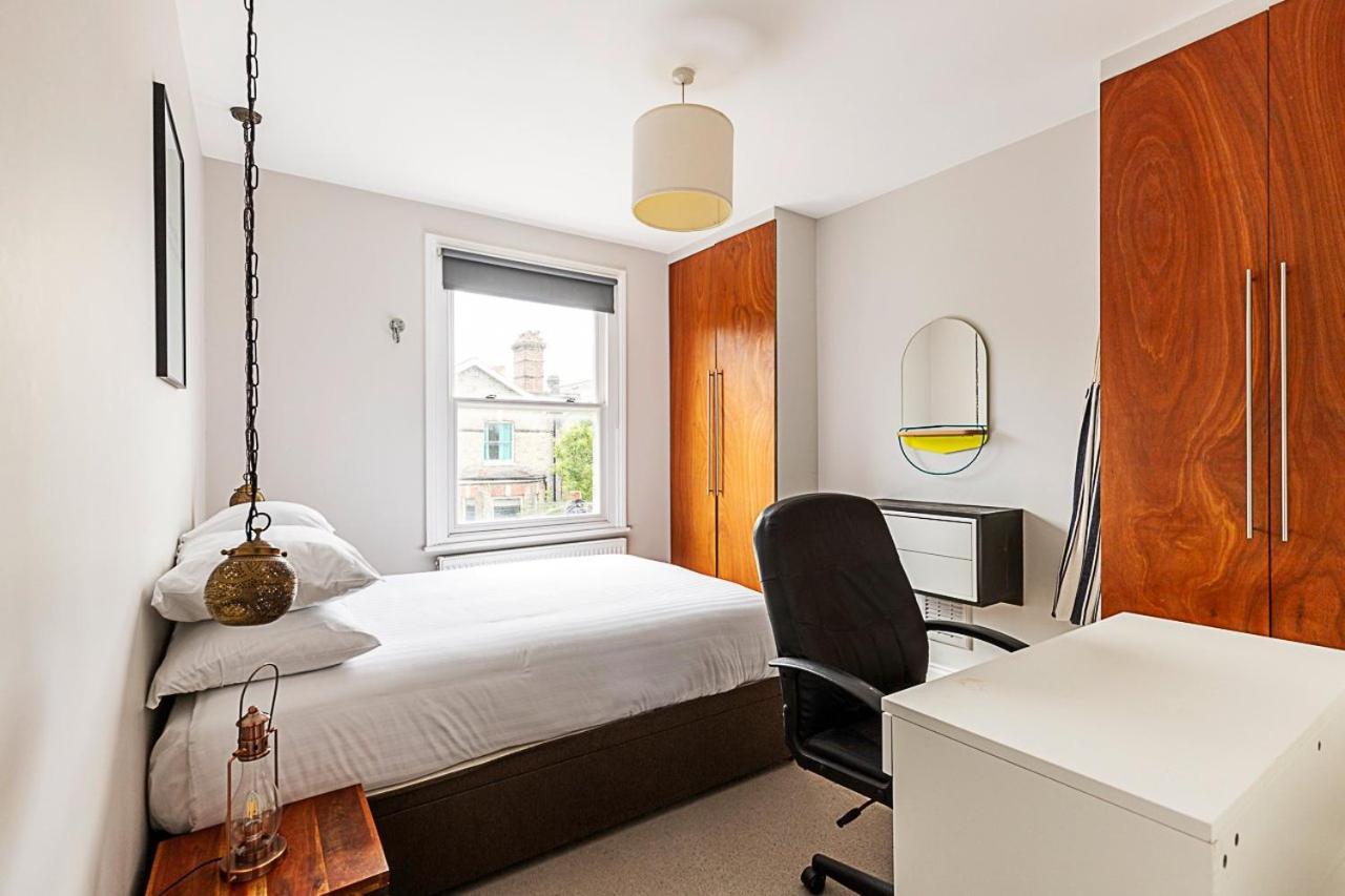 Rustic And Contemporary Haven In Brixton