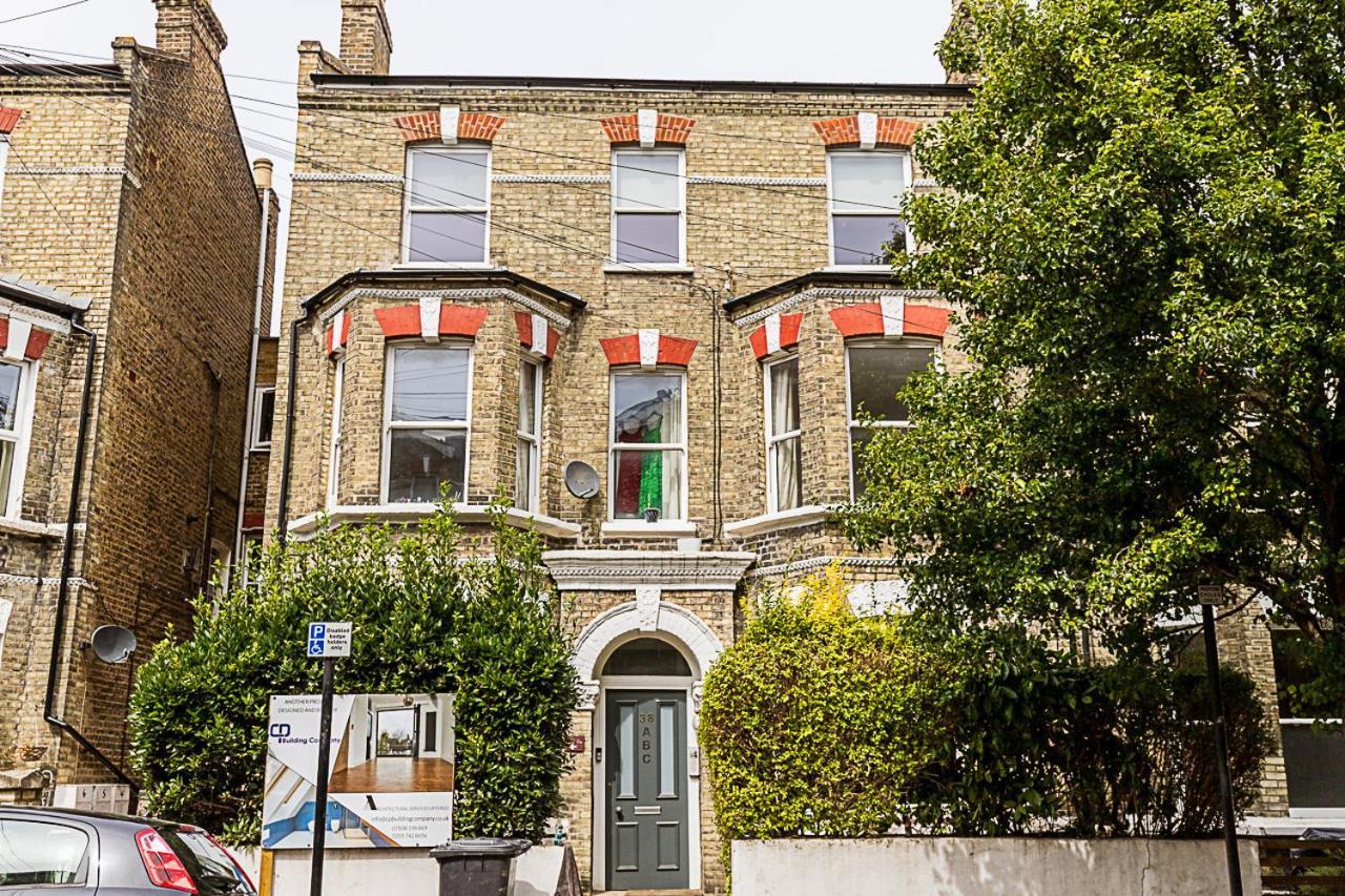 Rustic And Contemporary Haven In Brixton *