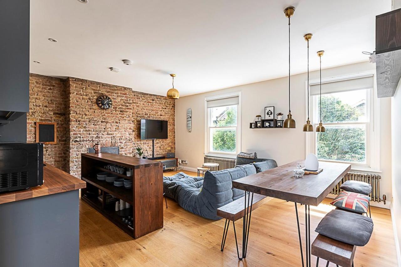Rustic And Contemporary Haven In Brixton